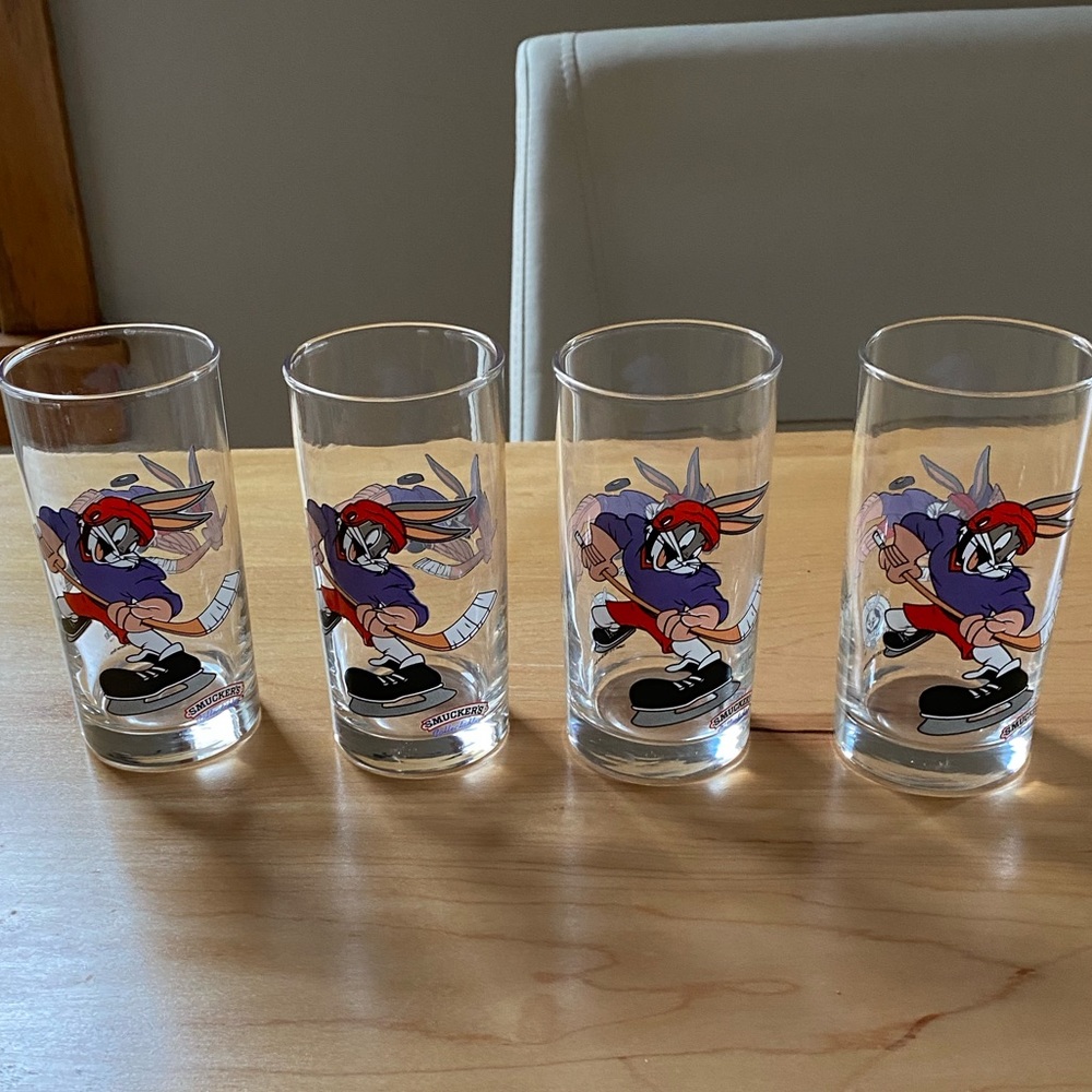 Collectible Smucker’s Looney Tunes Glasses